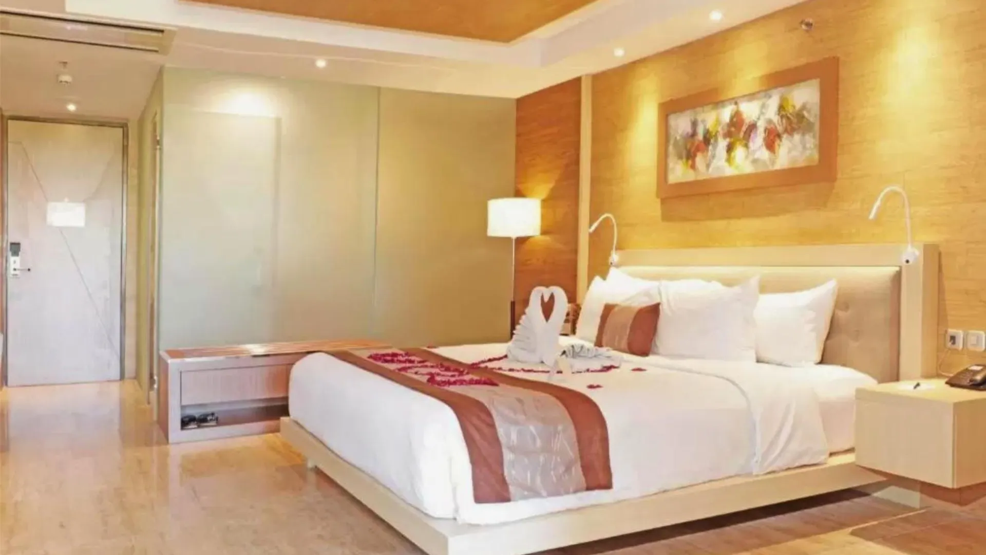 Viorel 1 Bedroom Whirlpool Suite Room Zn75 Seminyak